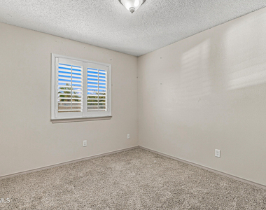 14308 Woods Point Avenue - Photo Thumbnail 15