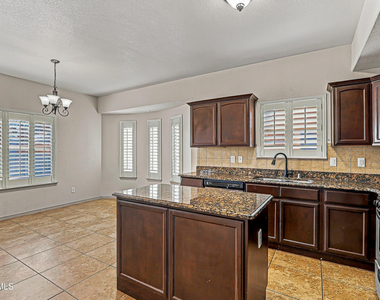 14308 Woods Point Avenue - Photo Thumbnail 27