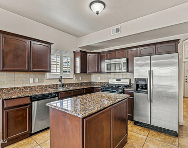 14308 Woods Point Avenue - Photo Thumbnail 25