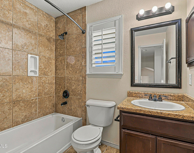 14308 Woods Point Avenue - Photo Thumbnail 11