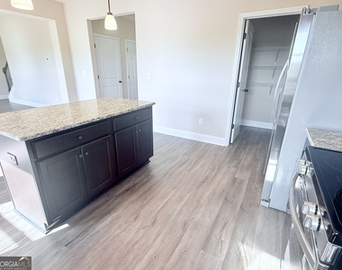 145 Hounds Way - Photo Thumbnail 12