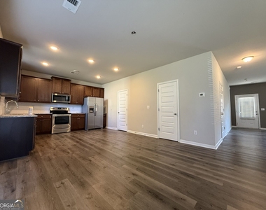 209 Mcginnis Circle - Photo Thumbnail 8