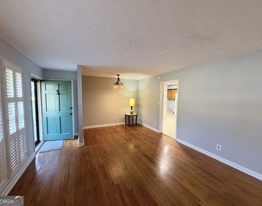 3053 Menlo Park Drive - Photo Thumbnail 4