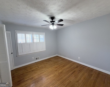 3053 Menlo Park Drive - Photo Thumbnail 13
