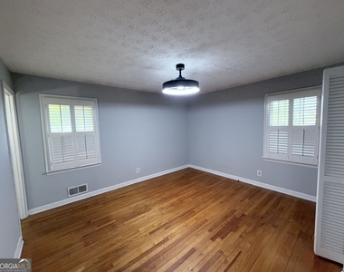 3053 Menlo Park Drive - Photo Thumbnail 17
