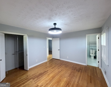 3053 Menlo Park Drive - Photo Thumbnail 18