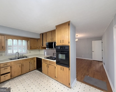 3053 Menlo Park Drive - Photo Thumbnail 7