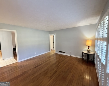 3053 Menlo Park Drive - Photo Thumbnail 3