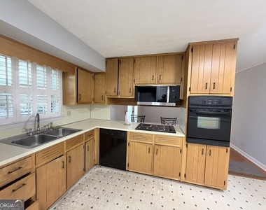3053 Menlo Park Drive - Photo Thumbnail 9