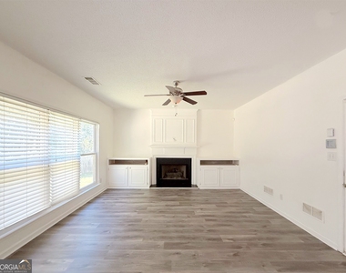 3020 Stanstead Circle - Photo Thumbnail 2