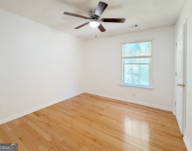 3020 Stanstead Circle - Photo Thumbnail 16