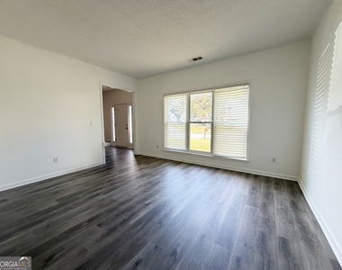 3020 Stanstead Circle - Photo Thumbnail 6