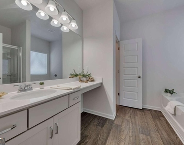 350 Cranston Drive - Photo Thumbnail 12