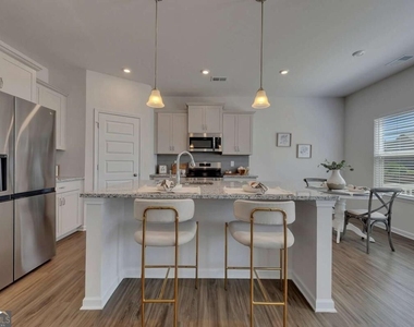 350 Cranston Drive - Photo Thumbnail 6