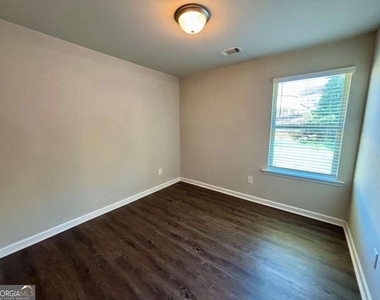 321 Nutwood Trace - Photo Thumbnail 13
