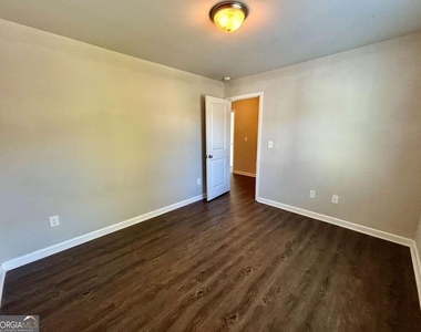 321 Nutwood Trace - Photo Thumbnail 9