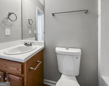 121 Maplewood Drive - Photo Thumbnail 14