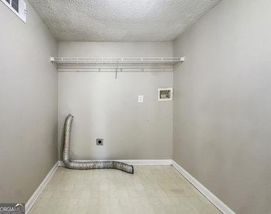 121 Maplewood Drive - Photo Thumbnail 8