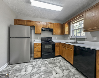 121 Maplewood Drive - Photo Thumbnail 7
