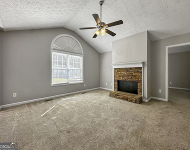 121 Maplewood Drive - Photo Thumbnail 2