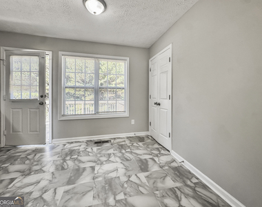 121 Maplewood Drive - Photo Thumbnail 4