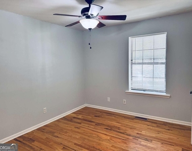 3715 Martin Farm Road - Photo Thumbnail 8