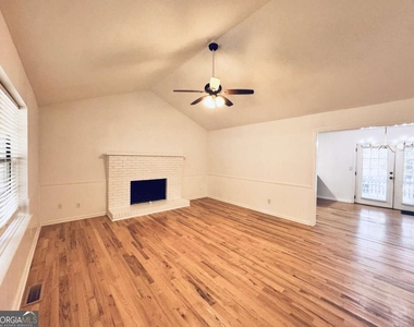 3715 Martin Farm Road - Photo Thumbnail 2