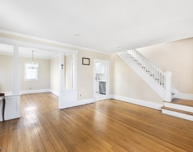 109 Allen St - Photo Thumbnail 3
