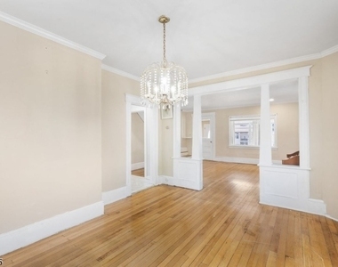 109 Allen St - Photo Thumbnail 4
