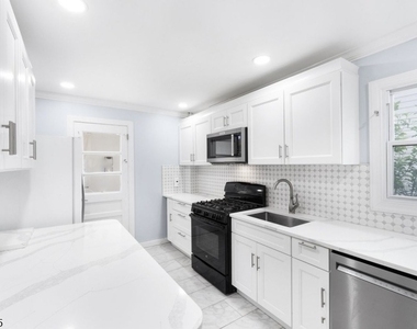 109 Allen St - Photo Thumbnail 1