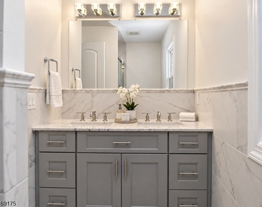 1048 Kensington Ter - Photo Thumbnail 8