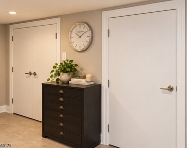 1048 Kensington Ter - Photo Thumbnail 10