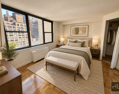 East 49 Street - Photo Thumbnail 3