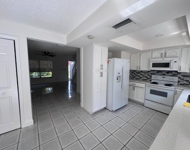 7918 Kimberly Boulevard - Photo Thumbnail 5