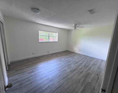 7918 Kimberly Boulevard - Photo Thumbnail 11