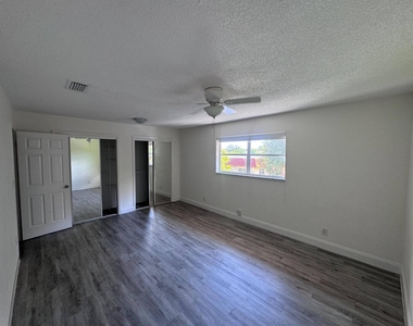 7918 Kimberly Boulevard - Photo Thumbnail 14