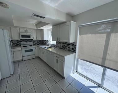 7918 Kimberly Boulevard - Photo Thumbnail 6