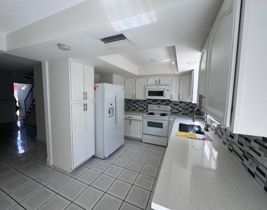 7918 Kimberly Boulevard - Photo Thumbnail 3