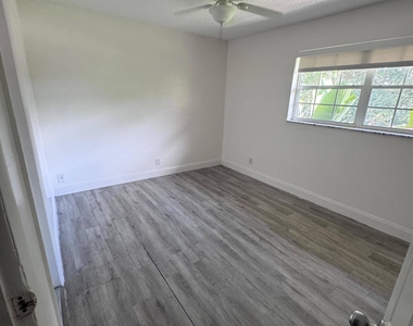 7918 Kimberly Boulevard - Photo Thumbnail 12