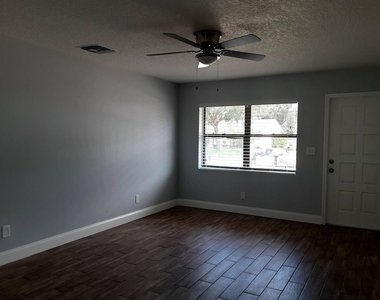 6284 Francis Street - Photo Thumbnail 5