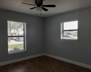 6284 Francis Street - Photo Thumbnail 7