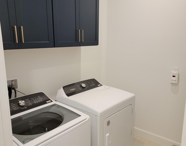 8433 Beagle Terrace - Photo Thumbnail 13