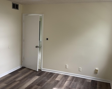 9510 Seagrape Drive - Photo Thumbnail 8