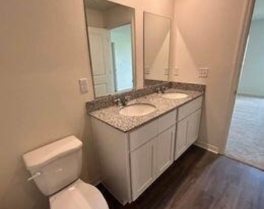 1808 Grand Ridge Street - Photo Thumbnail 18