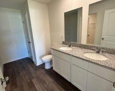 1808 Grand Ridge Street - Photo Thumbnail 17