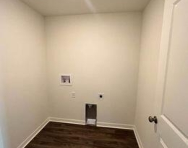 1808 Grand Ridge Street - Photo Thumbnail 20