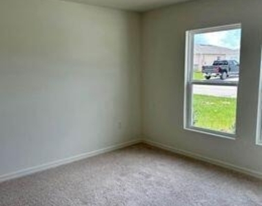 1808 Grand Ridge Street - Photo Thumbnail 2