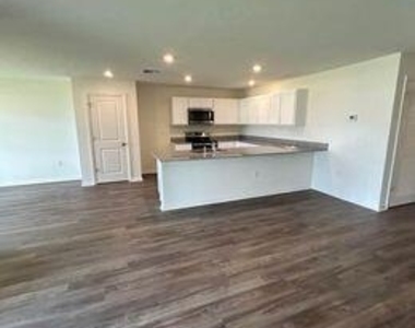 1808 Grand Ridge Street - Photo Thumbnail 7