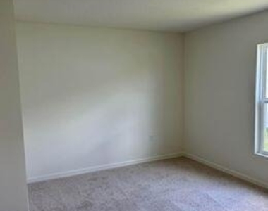1808 Grand Ridge Street - Photo Thumbnail 14