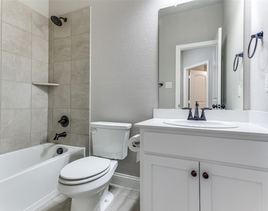 506 Weston Street - Photo Thumbnail 5